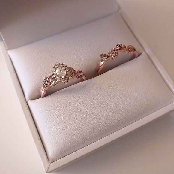 💎✨ Leafy Pear Diamond Bridal Set - Picture 4 of 5